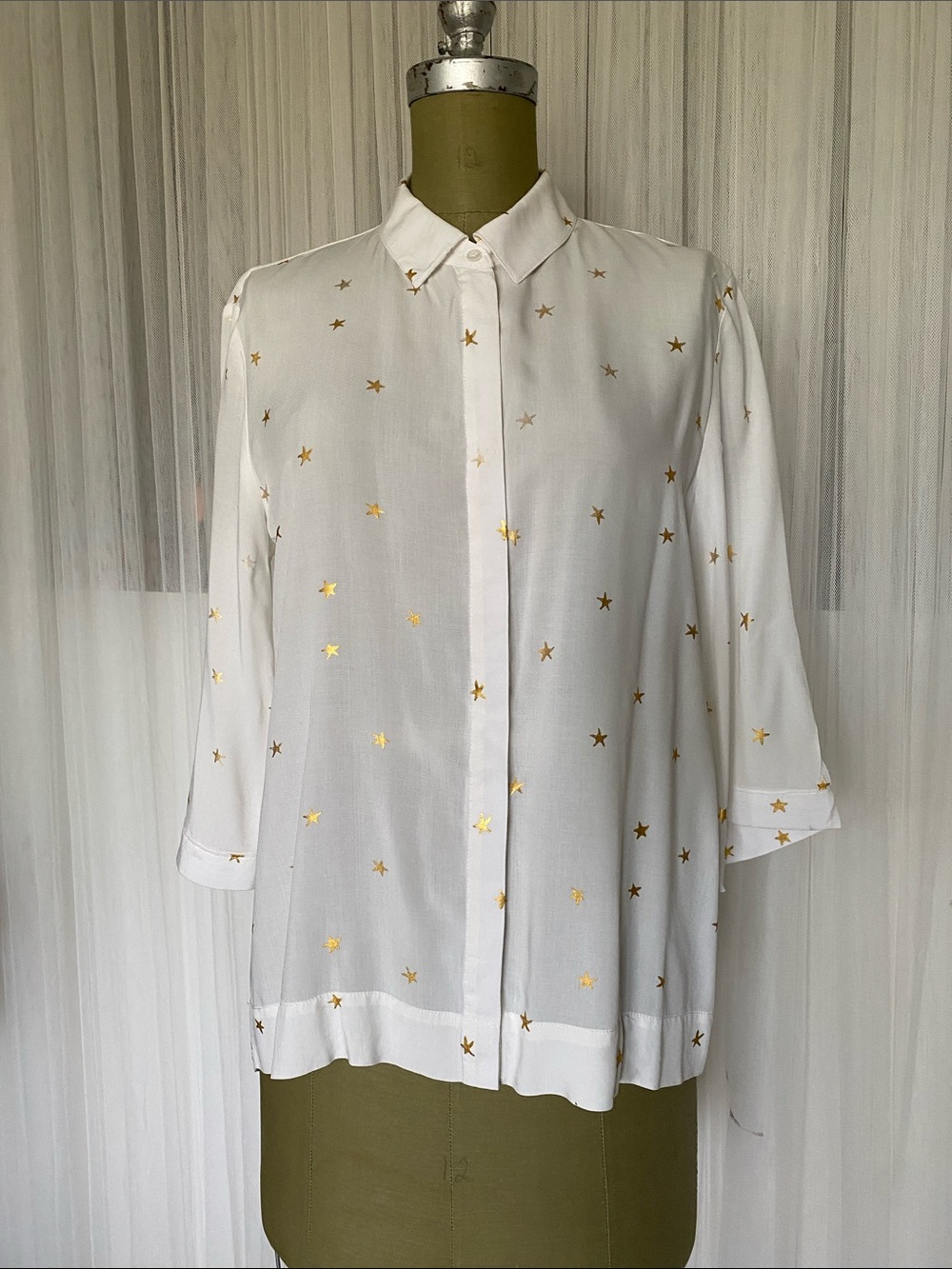 Nanette Lepore High/Low White Button-Up Blouse with Gold Star Print Size M